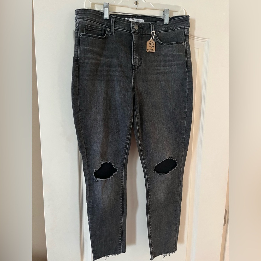 Signature by Levi Strauss Dark Gray Denim Distressed 28x28